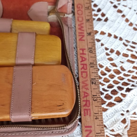 VINTAGE  MEN'S CELLULOID TRAVEL  GROOMING KIT in  GENUINE GOAT LEATHER CASE - Picture 8 of 8